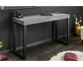 Moderný dizajnový sivý pracovný stolík Simparda s čiernymi nohami v industriálnom prevedení 120cm