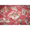 Orientálny koberec Adassil červenej farbe s ornamentálnym zdobením 350cm