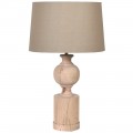 Luxusná drevená stolná lampa Shelly vo vidieckom štýle z mangového masívu s béžovým tienidlom