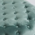 Chesterfield okr&uacute;hly taburet Todi v zelenomodrom zamatovom poťahu 80cm