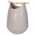 Dizajnová kameninová váza Brooks sivej farby okrúhleho tvaru s bambusovým drievkom
