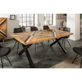 Exkluzívny industriálny jedálenský stôl Frida Blanca z masívneho mangového dreva s geometrickým vzorom