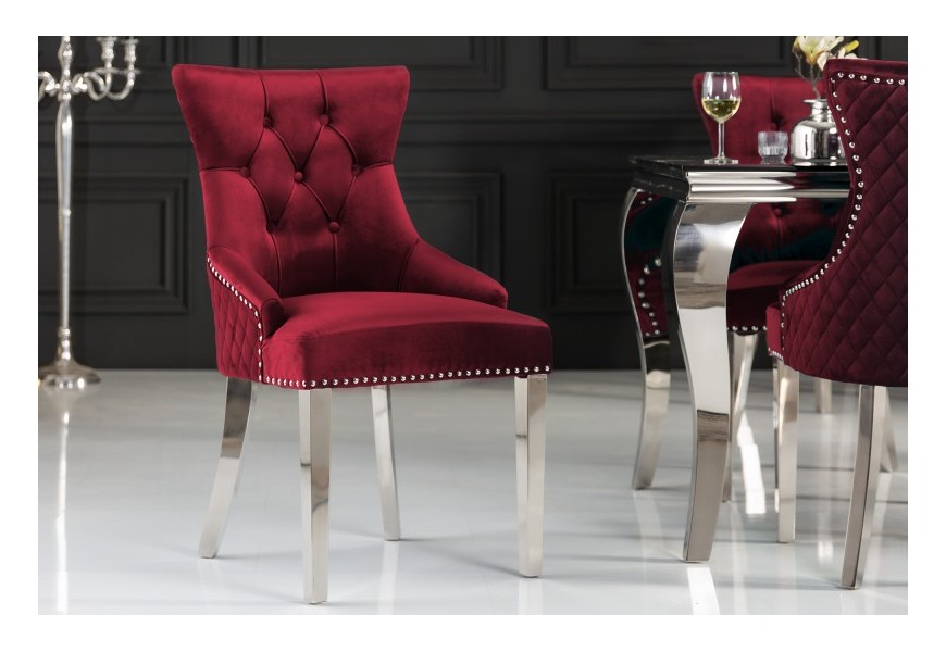 Dizajnová jedálenská stolička Eleanor v zámockom štýle s červeným poťahom s chesterfield prešívaním