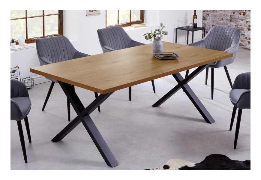 Dizajnový jedálenský stôl Westford z dreva s čiernymi prekríženými kovovými nohami