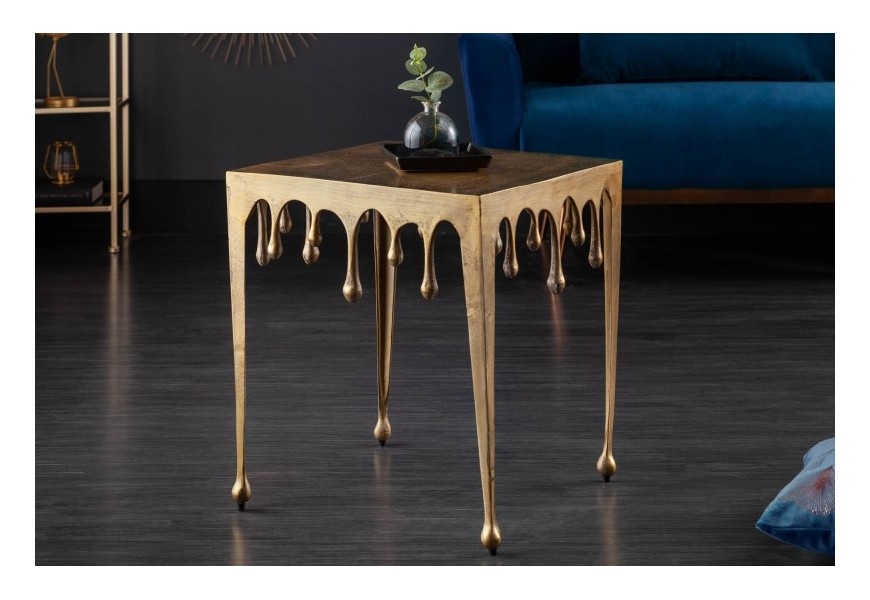 Unikátny art-deco príručný stolík Liquid Line v zlatej farbe z kovu