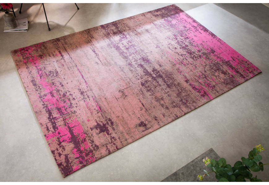 Nadčasový dizajnový obdĺžnikový koberec Vernon v retro štýle s ružovým a béžovým vlasom