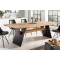 Luxusný masívny jedálenský stôl Harrington z dubového dreva s čiernymi kovovými nohami