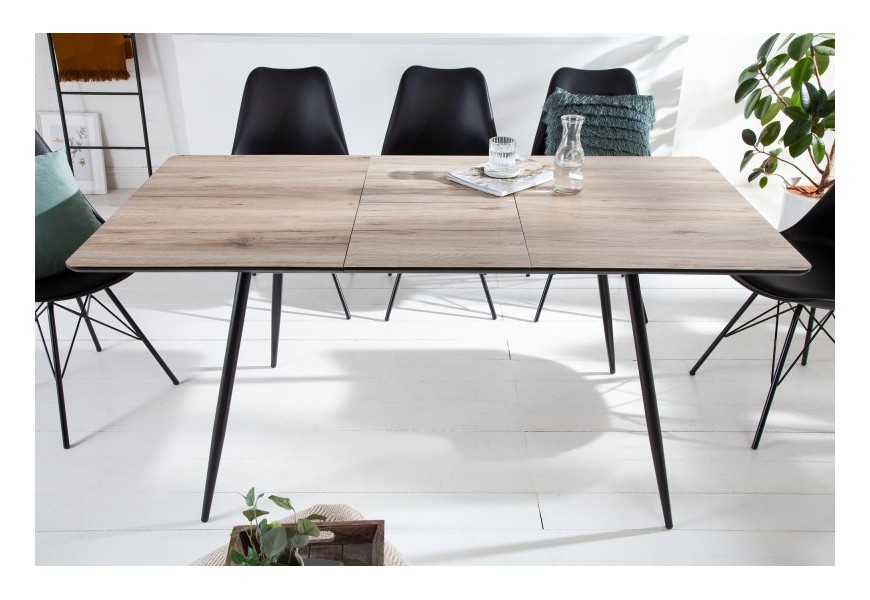 Dizajnový retro jedálenský stôl Roanne vo farbe dubového dreva s rozkladacím mechanizmom a s čiernymi kovovými nohami