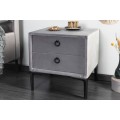 Moderný nočný stolík Everson s poťahom sivej farbe s dvomi zásuvkami 45cm