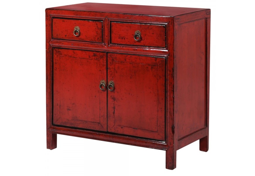Tmavočervená masívna komoda Kolorida vo vintage štýle v červenej farbe s poličkami s dvomi dvierkami a dvomi zásuvkami