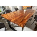 Dizajnový jedálenský stôl Steele Craft s vrchnou doskou v masívnom drevenom prevedení a čiernymi kovovými nohami