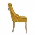 Dizajnová chesterfield jedálenská stolička Torino horčicovožltej farby zo zamatu s drevenými nohami a strieborným klopadlom 96cm