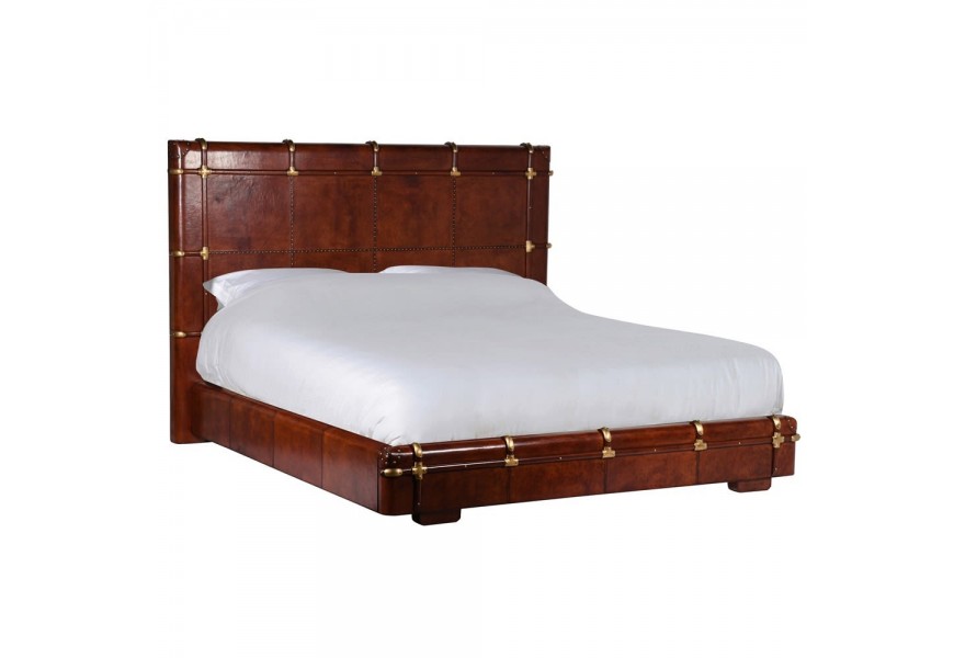 Luxusná elegantná kožená posteľ Pellia v tmavohnedom odtieni so zlatými kovovými prvkami
