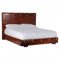 Luxusná elegantná kožená posteľ Pellia v tmavohnedom odtieni so zlatými kovovými prvkami