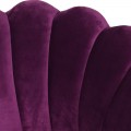 Art-deco kreslo fialové so zamatovým poťahom a tvarovaným prešívaným operadlom  v tvare kvetu 81 cm