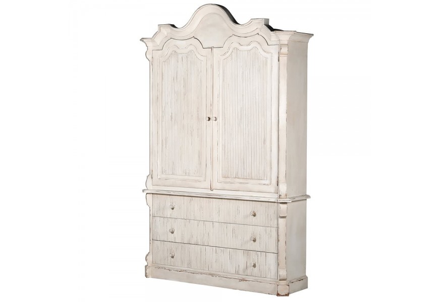 Vidiecka biela skriňa Gustavian s opotrebovaným vzhľadom z masívneho dreva s tromi zásuvkami a dvomi poličkami 230 cm