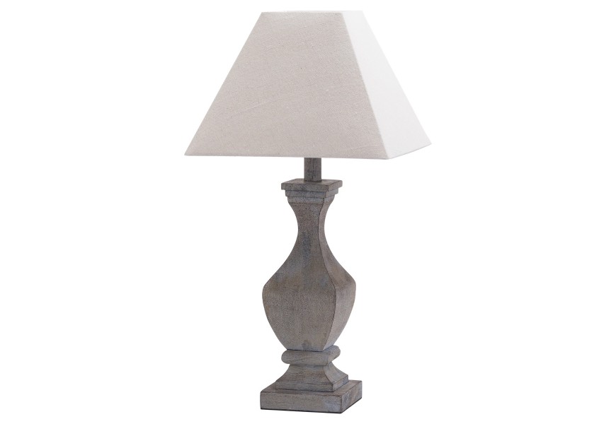 Masívna rustikálna stolná lampa s vyrezávaním s hranatým tienidlom