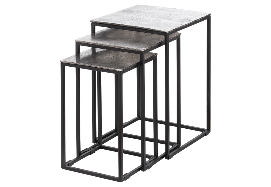 Sada industriálnych konferenčných stolíkov v čierno-striebornom prevedení