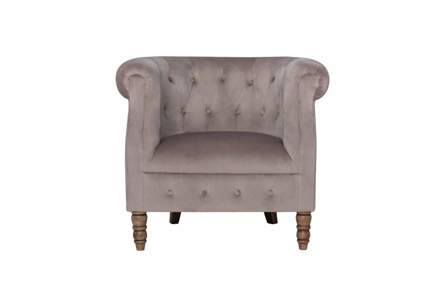 Chesterfield dizajnové kreslo Westends béžovým poťahom v zamatovom prevedení s rustikálnymi masívnymi nožičkami