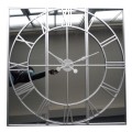 Moderné dizajnové nástenné hodiny Celina zo skla a kovu striebornej farby 112cm