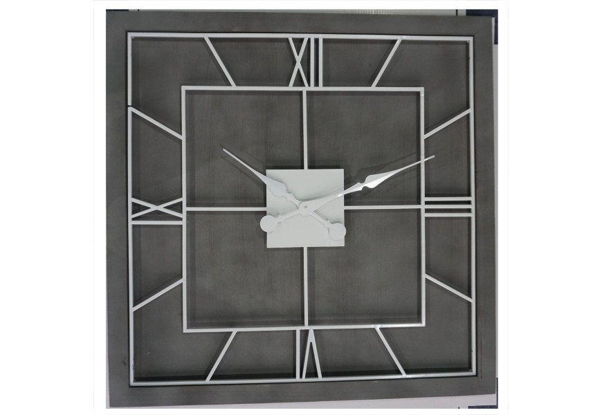 Luxusné štvorcové art-deco nástenné hodiny Stormhill s rímskymi číslicami striebornej farby na sivom masívnom podklade