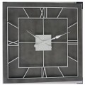 Luxusné štvorcové art-deco nástenné hodiny Stormhill s rímskymi číslicami striebornej farby na sivom masívnom podklade