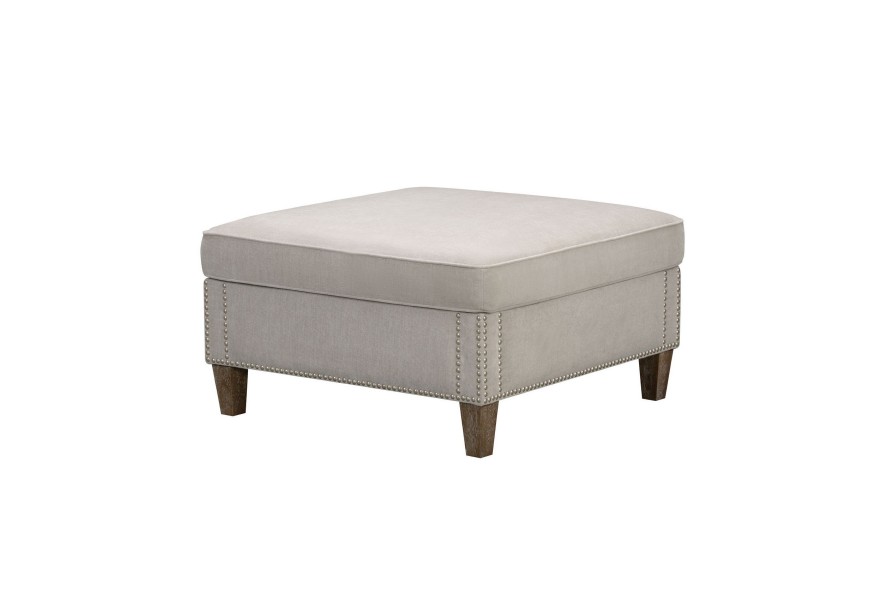 Taburetka Vespar v modernom prevedení s textilným poťahom off white farby s dizajnovými masívnymi nožičkami