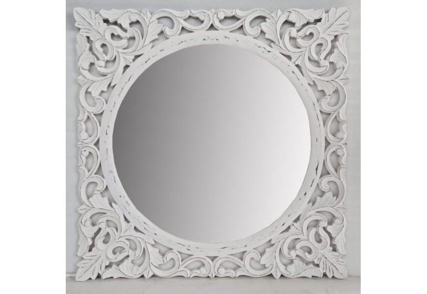Biele masívne nástenné zrkadlo Henrietta s ručne vyrezávaným rámom vo vintage štýle