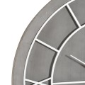 Moderné nadčasové kruhové nástenné hodiny Stormhill s rímskymi číslami striebornej farby 60cm