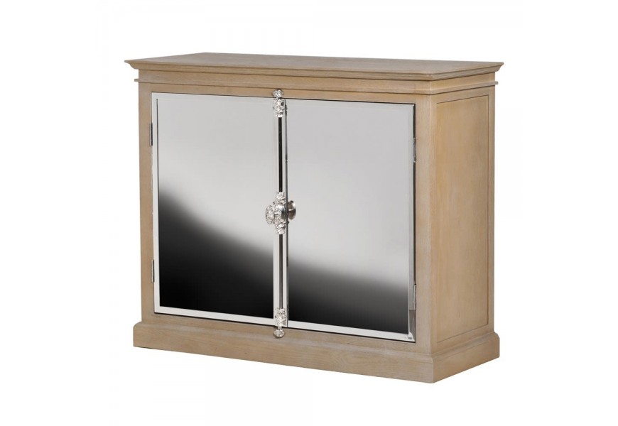 Exkluzívna drevená skrinka Terestria z dubového masívu s luxusnými kovovými dvierkami