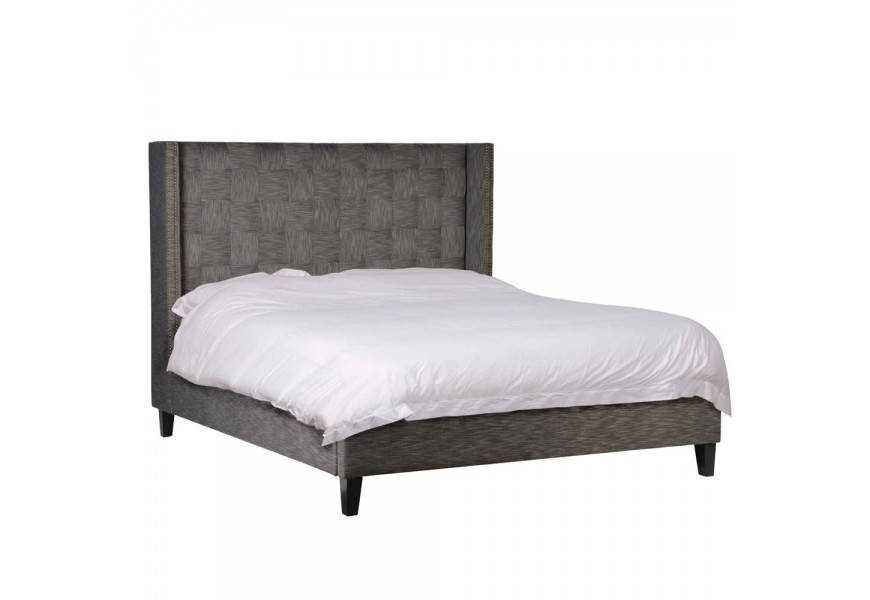 Dizajnová posteľ Prodigy v sivom čalúnení s čiernymi masívnymi nožičkami