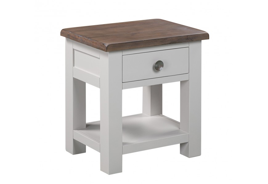 Elegantný provensálsky nočný stolík Escapia v sivobielej farbe s hnedou vrchnou doskou a zásuvkou