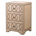 Luxusný nočný stolík Circula Crema s béžovým poťahom a tromi zásuvkami s ozdobnými kovovými cvokmi