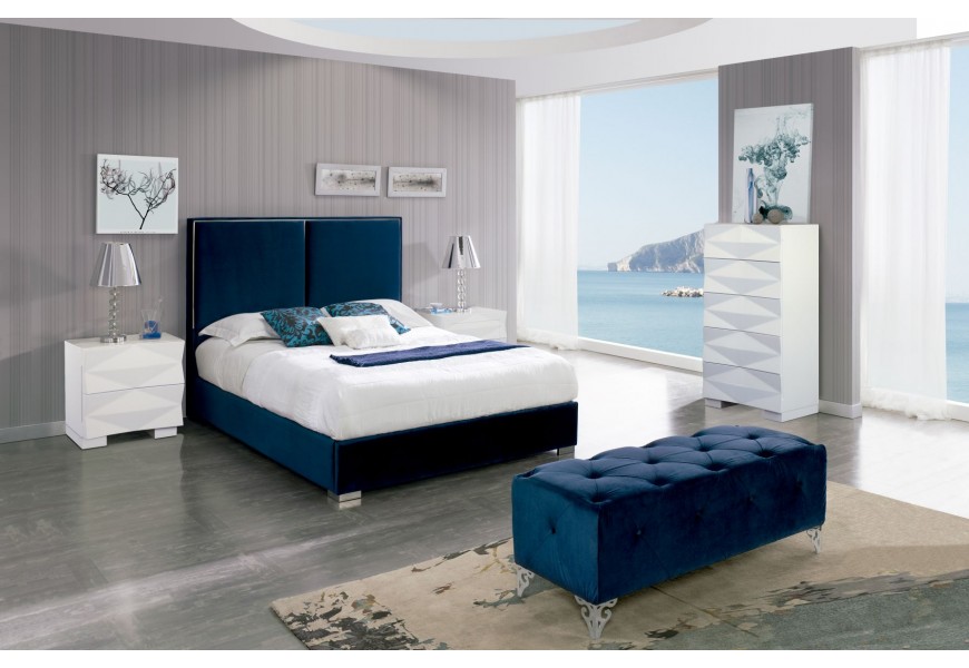Elegantná zamatová posteľ s minimalistickým zdobením