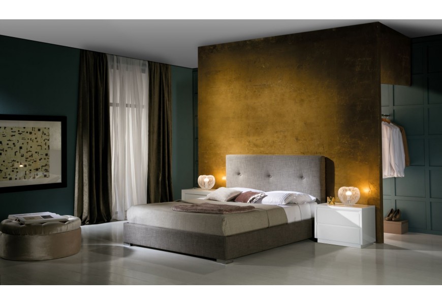 Štýlová manželská posteľ Lourdes s textilnýmpoťahom sivej farby a s úložným priestorom