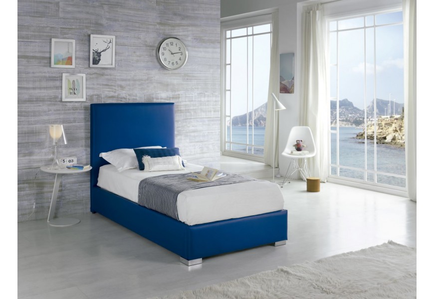 Elegantná čalúnená posteľ Piccolo s modrým poťahom z ekokože s kovovými nožičkami