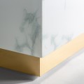 Art-deco luxusný príručný stolík Moraira obdĺžnikového tvaru s mramorovým vzorom a zlatou podstavou 60cm