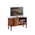 Masívny drevený TV stolík Clásica s poličkami a zásuvkami s rustikálnym zdobením a vyrezávanými nožičkami