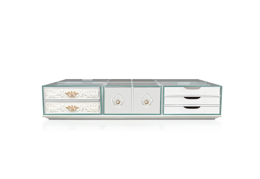 Luxusný moderný lakovaný konferenčný stolík z masívu v bielej farbe a čírych skiel so zlatými úchytkami