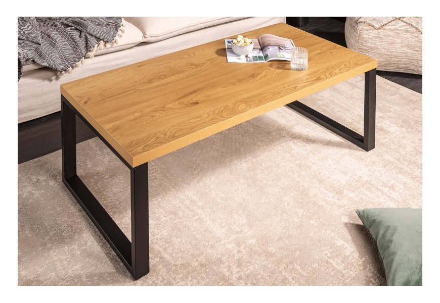 Dizajnov&yacute; konferenčn&yacute; stol&iacute;k Manilla s vrchnou doskou v pr&iacute;rodnej hnedej farbe a s čiernymi kovov&yacute;mi nožičkami 120cm