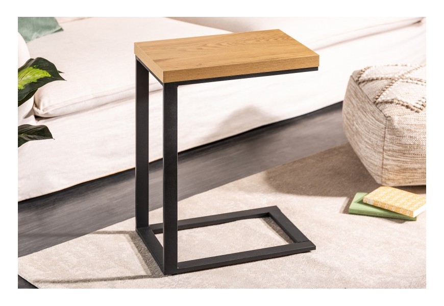 Industriálny stolík pre laptop Manilla s doskou v prírodne hnedej farbe s podstavou v čiernom kovovom prevedení