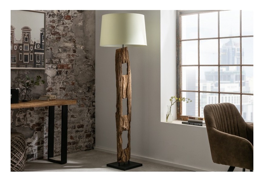 Štýlová etno stojaca lampa Adelise s drevenou podstavou hnedej farby a bielym ľanovým tienidlom