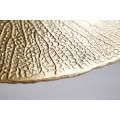 Art-deco štýlový príručný stolík Zapalota z kovu v tvare listu v zlatej farbe 40cm