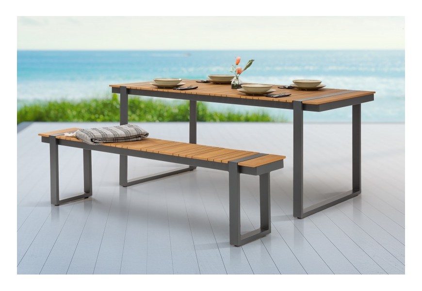 Štýlová drevená záhradná lavica Acostado hnedej farby s kovovými tmavosivými nohami