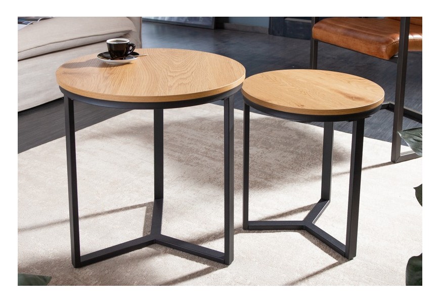 Dizajnový set dvoch drevených okrúhlych príručných stolíkov Taller s čiernou kovovou konštrukciou