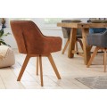 Škandinávske otočné dizajnové zamatové jedálenské kreslo Caballet s opierkami na ruky a poťahom hnedej farby 84cm