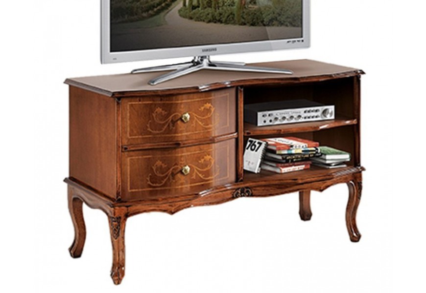 Masívny drevený TV stolík Clásica s poličkami a zásuvkami s rustikálnym zdobením a vyrezávanými nožičkami