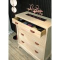Luxusná moderná komoda Rodas z masívneho dreva so štyrmi zásuvkami 117cm