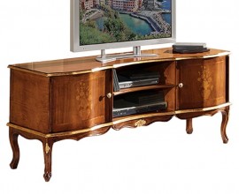 Luxusný rustikálny drevený TV stolík Clasica z masívu s poličkami a dvierkami s dekoratívnym vyrezávaním 133cm