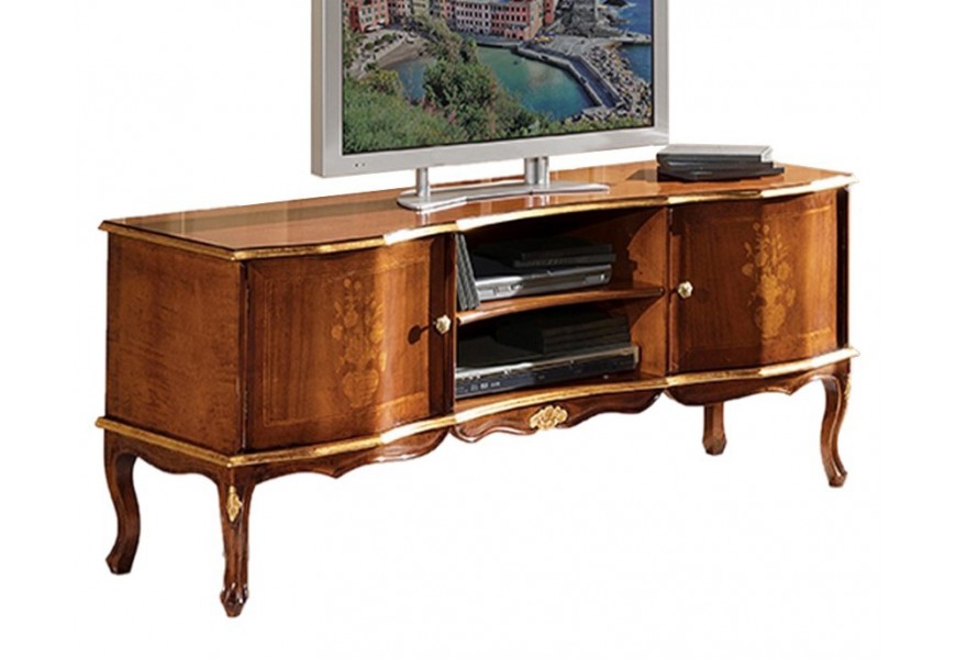 Luxusný rustikálny drevený TV stolík Clasica z masívu s poličkami a dvierkami s dekoratívnym vyrezávaním 133cm